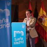 Almeida, esta mañana, en el Palacio de Cibeles, durante la presentación de resultados de los grupos de trabajo
