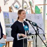 Formentera recibe a la presidenta del Govern balear, Marga Prohens, con una cacerolada a favor del catalán