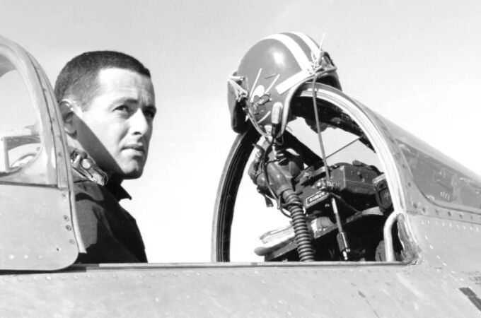 Fotografía de James Salter (1925-2015) durante sus años de aviador