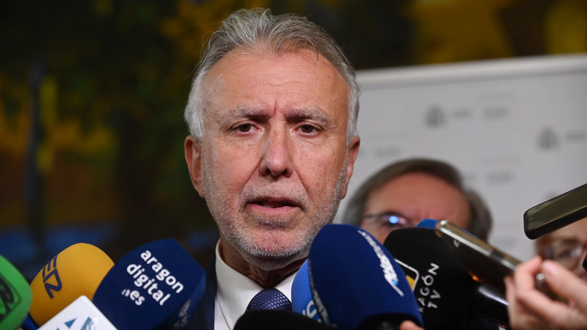 El ministro de Política Territorial y Memoria Democrática, Ángel Víctor Torres, atiende a los medios de comunicación tras presidir la reunión del Consejo Territorial de Memoria Democrática, a 10 de junio de 2025, en Zaragoza, Aragón (España). En el Consejo Territorial de Memoria Democrática están representados el Gobierno y las comunidades autónomas. 10 JUNIO 2025;ARAGÓN;MINISTRO;CONSEJO TERRITORIAL;MEMORIA DEMOCRÁTICA;ÁNGEL VÍCTOR; Ramón Comet / Europa Press 10/06/2025
