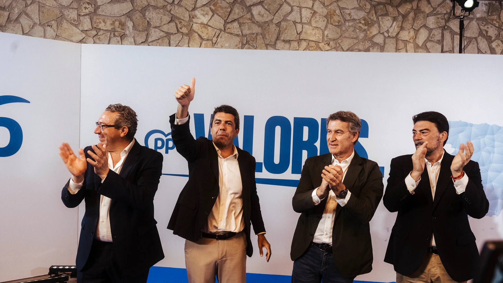 El presidente del Partido Popular, Alberto Núñez Feijóo, y el presidente del PPCV y de la Generalitat valenciana, Carlos Mazón, participan en un acto con la militancia del PP, en el Restaurante Juan XXIII, a 10 de junio de 2025, en Alicante, Comunidad Valenciana (España). La comida de la militancia del PP es organizada de forma previa a la celebración del congreso nacional de la formación, que se celebra en Madrid los días 4,5 y 6 de julio. 10 JUNIO 2025 Roberto Plaza / Europa Press 10/06/...