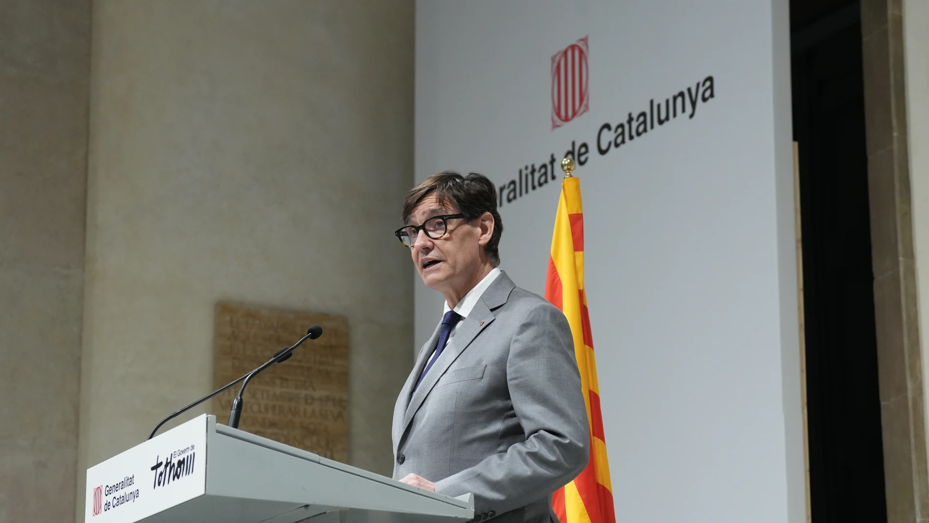 El presidente de la Generalitat de Catalunya, Salvador Illa comparece en el Palau de la Generalitat tras reunirse con la comisión técnica para la ampliación del aeropuerto Joan Tarradellas Barcelona-El Prat, a 10 de junio de 2025, en Barcelona, Catalunya (España). El Govern ha puesto sobre la mesa su propuesta para el aeropuerto después de haber aprobado con los socios de investidura, ERC y Comuns, los 3 suplementos de crédito que suman 4.000 millones de euros a los presupuestos prorrogados d...