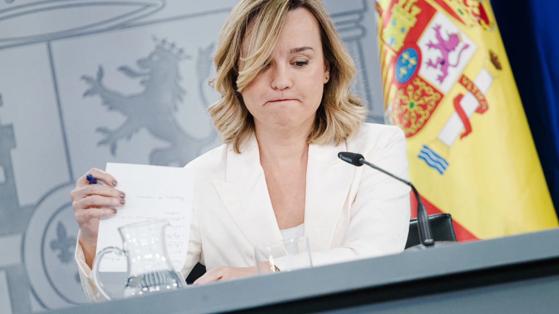 La ministra Portavoz, de Educación, Formación Profesional y Deportes, Pilar Alegría, durante una rueda de prensa posterior a la reunión del Consejo de Ministros en el Palacio de La Moncloa, a 10 de junio de 2025, en Madrid (España). El Gobierno ha aprobado el programa 'Verano Joven' en su edición de 2025 para permitir que jóvenes de entre 18 y 30 años puedan viajar con descuentos en tren y autobús. Estará vigente del 1 del julio al 30 de septiembre y los jóvenes tendrán que inscribirse en una...