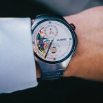 El HUAWEI Watch 5 en su acabado en titanio gris