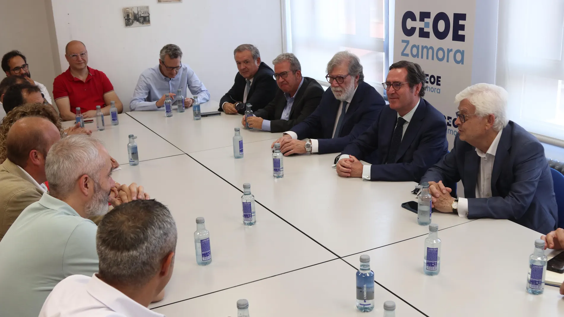 Garamendi junto a Santiago Aparicio en la reunión con los miembros de CEOE Zamora