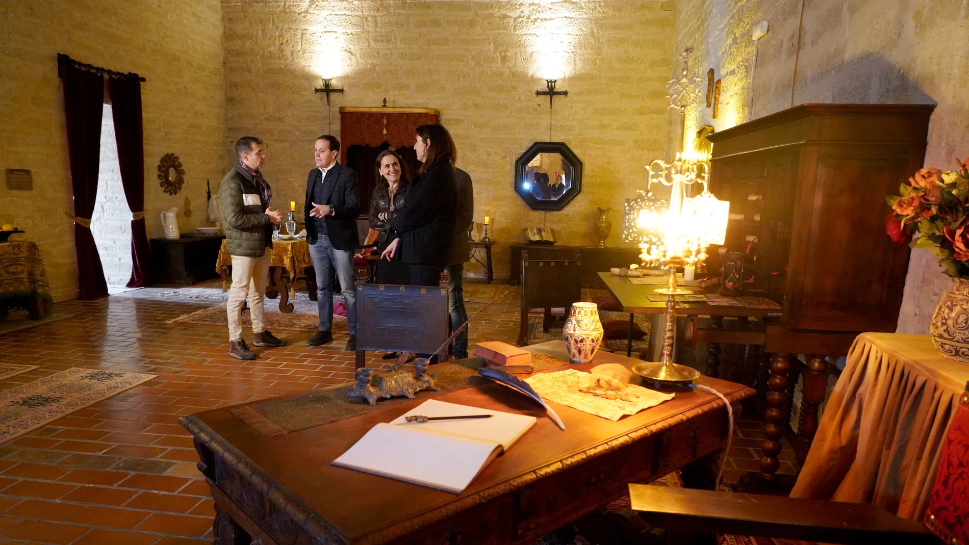 El presidente de la Diputación de Valladolid, Conrado Íscar, en una reciente visita al Castillo de Fuensaldaña