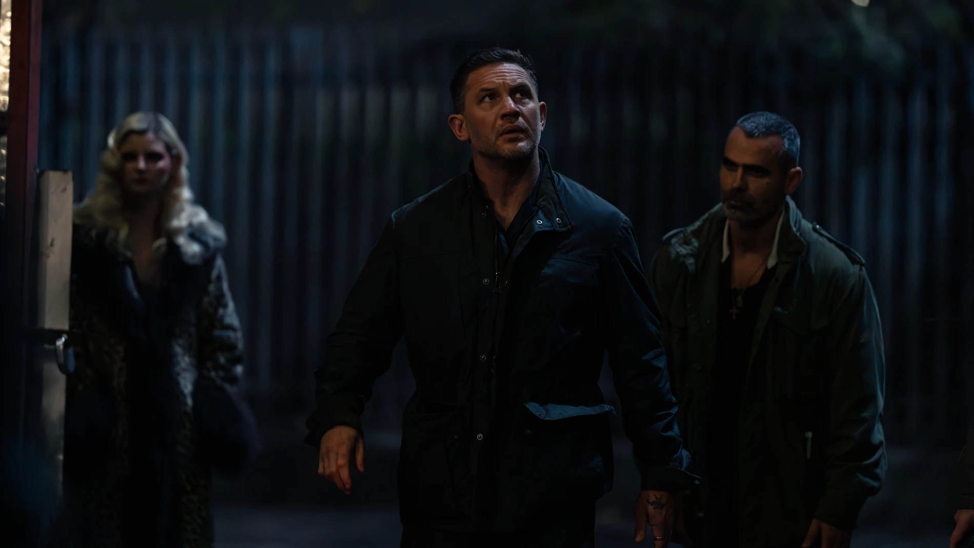 Tom Hardy sabe acaparar toda la atención del espectador al más puro estilo Guy Ritchie