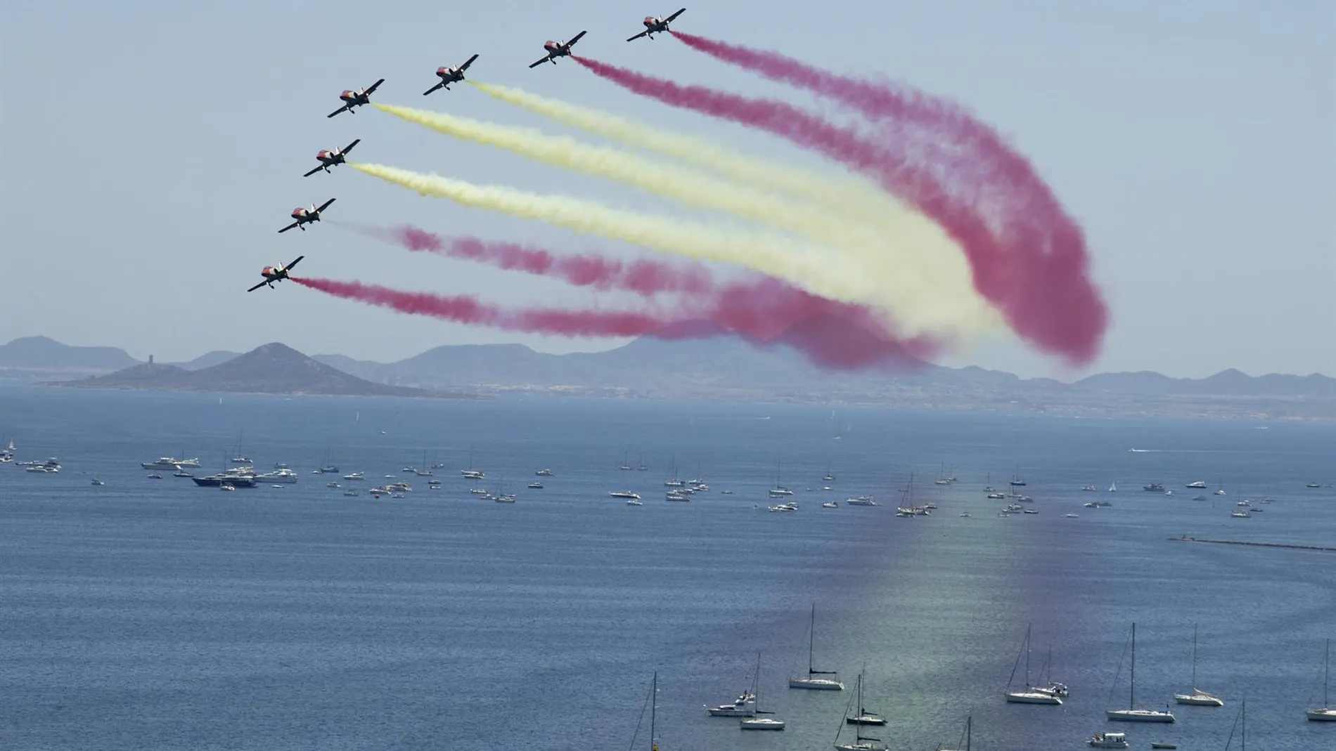 MURCIA.-La Patrulla Águila vuela este miércoles por última vez sus C-101 sobre Cartagena en su 40 aniversario
