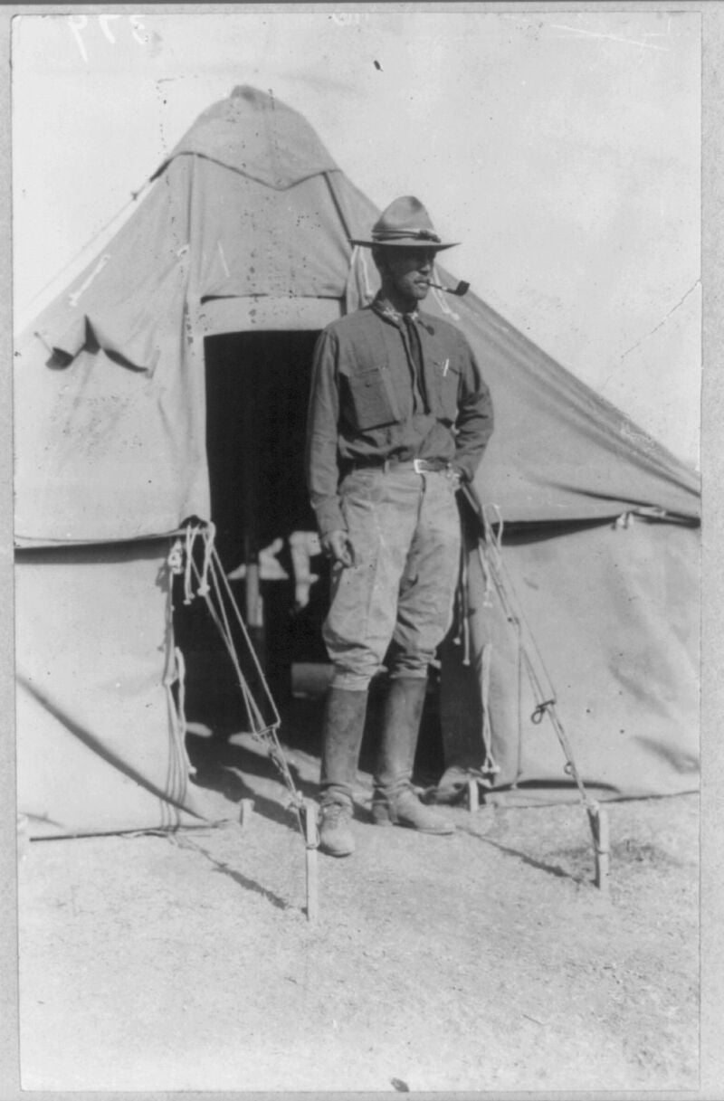 Retrato completo de George S. Patton a mediados de junio de 1916