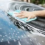 Cómo limpiar la suciedad del polen e insectos del coche sin lavarlo todos los días