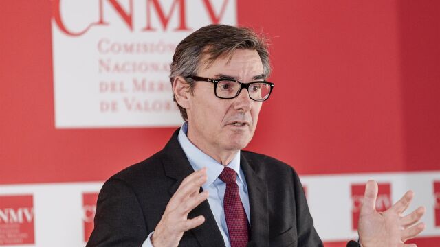 Economía/Finanzas.- San Basilio (CNMV) pide en el Congreso una mayor autonomía para la gestión de su personal