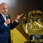 Infantino dice no estar preocupado por bajada de precios de entradas al Mundial de Clubes