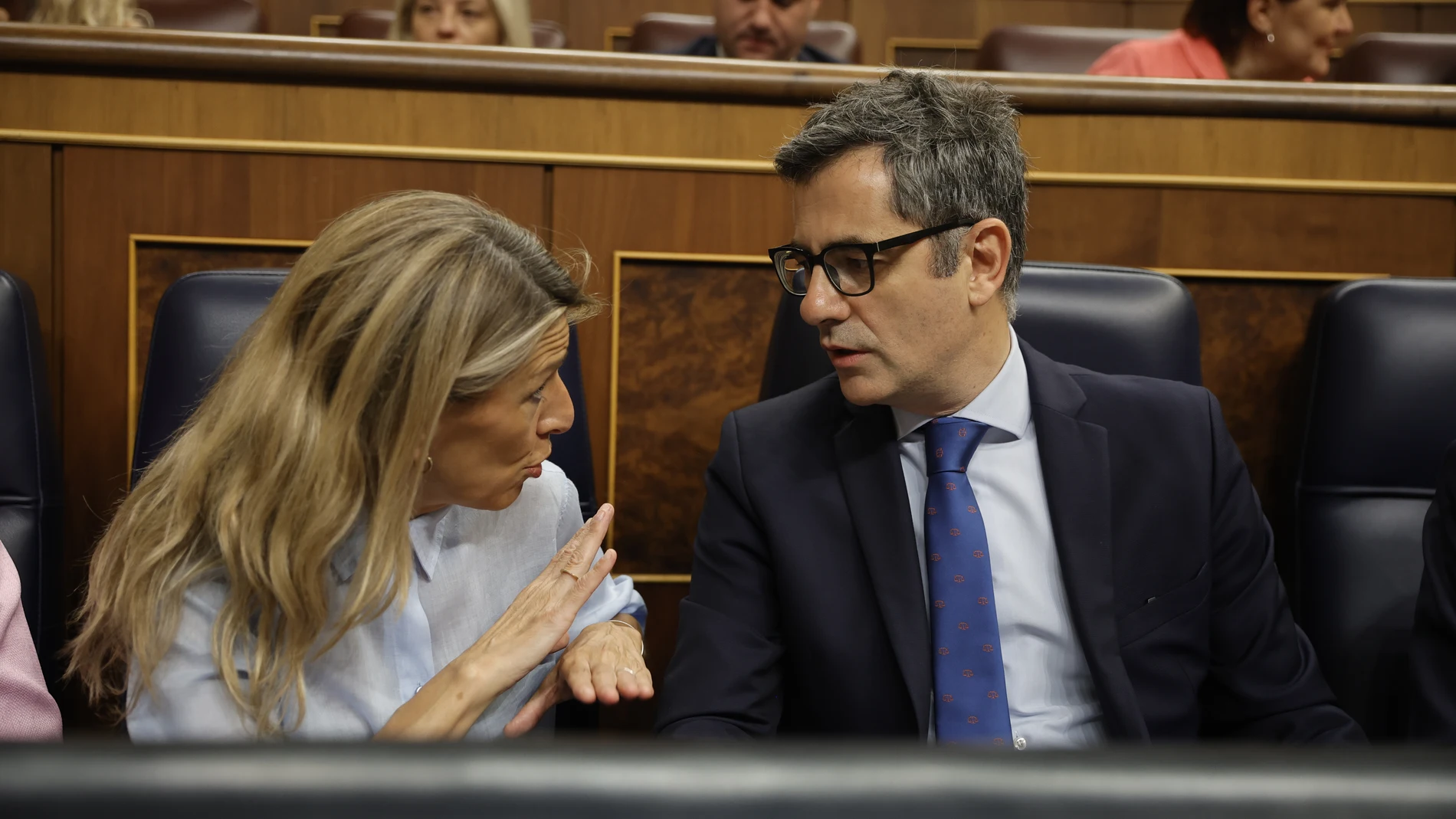 Sesión de control al Gobierno en el Congreso de los Diputados. Yolanda Díaz conversa con Félix Bolaños