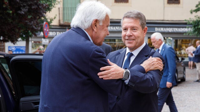 Felipe González y Emiliano García-Page reunidos por la celebración del evento ‘Un camino compartido: 40 años de España y Portugal en la Unión Europea’