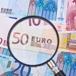 Un banco central permite regular la política monetaria, fijar tasas de interés o supervisar el sistema financiero nacional, tal como el BCE o la Reserva Federal