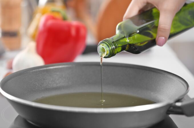 Si tienes aceite usado de la cocina, tienes un tesoro: las dos formas para aprovecharlo que te sorprenderán