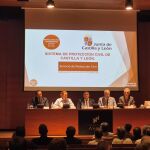 Jornada de la Junta sobre Protección Civil celebrada en Ávila, en la que han participado, entre otros, el presidente de la Diputación, Carlos García; y la directora de la Agencia, Irene Cortés