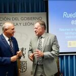 El delegado territorial de la Aemet en Castilla y León, Manuel Mora, acompañado del subdelegado del Gobierno en Valladolid, Jacinto Canales, ofrece un balance del año hidrológico, el resumen climático de la primavera y la predicción para el verano