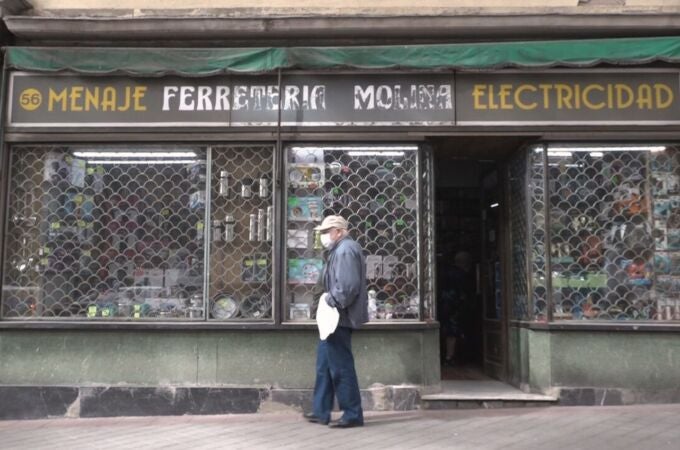 Esta histórica tienda de Madrid echa el cierre y busca liquidar todos sus productos: "El que quiera, que venga"