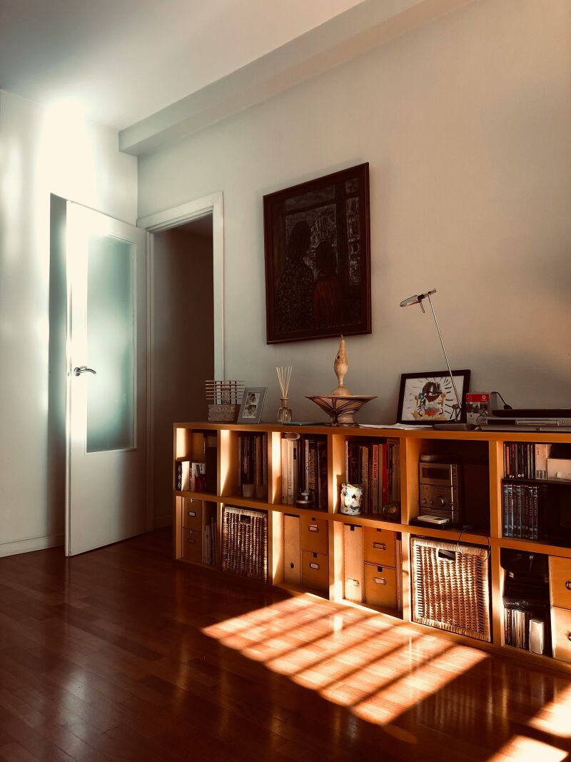 La frase que todo experto en Feng Shui repite: cuidado con las fotos que colocas en casa (y sobre todo en el dormitorio)