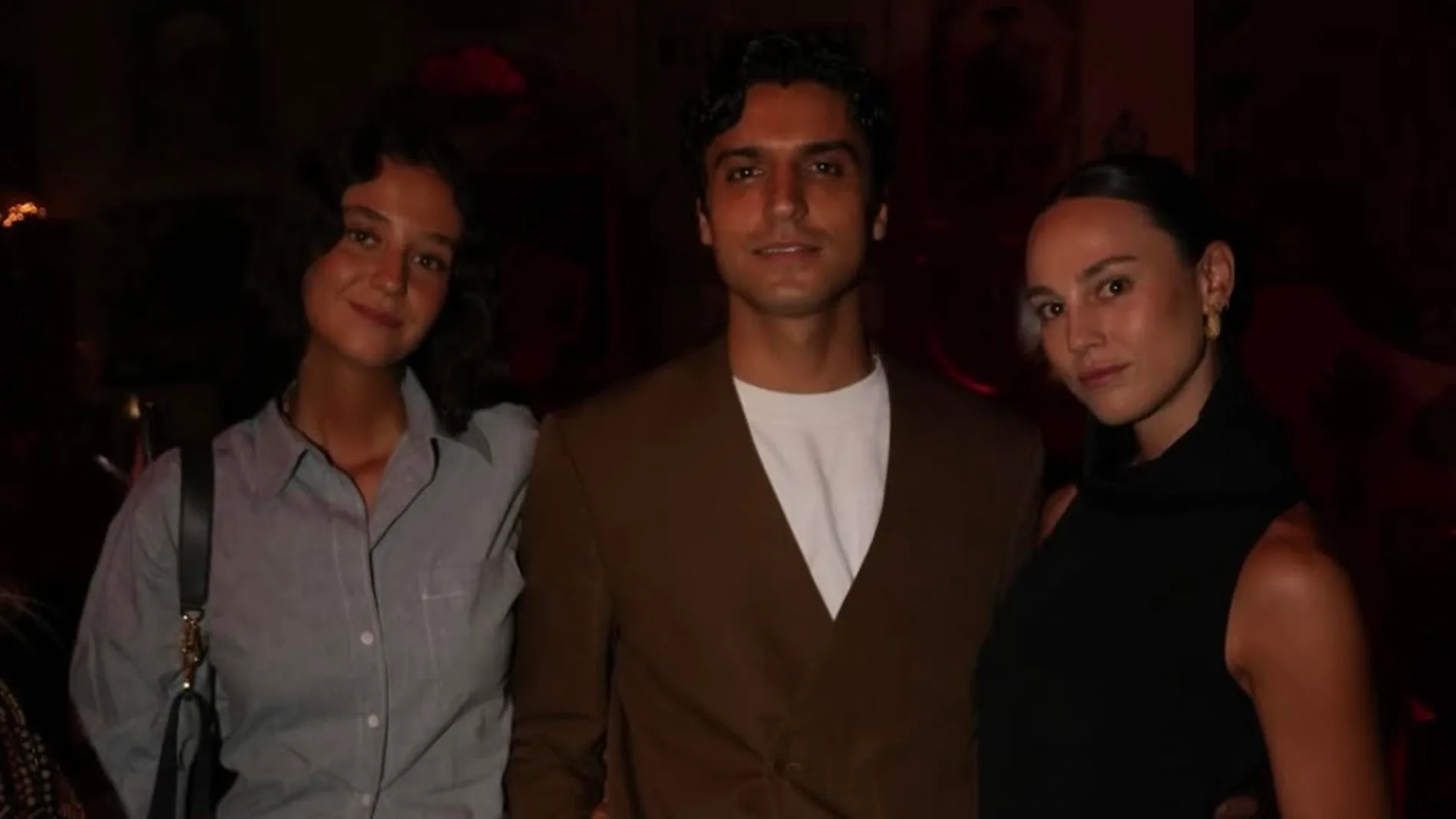 Victoria Federica junto a sus amigos Tomás y Rocío.