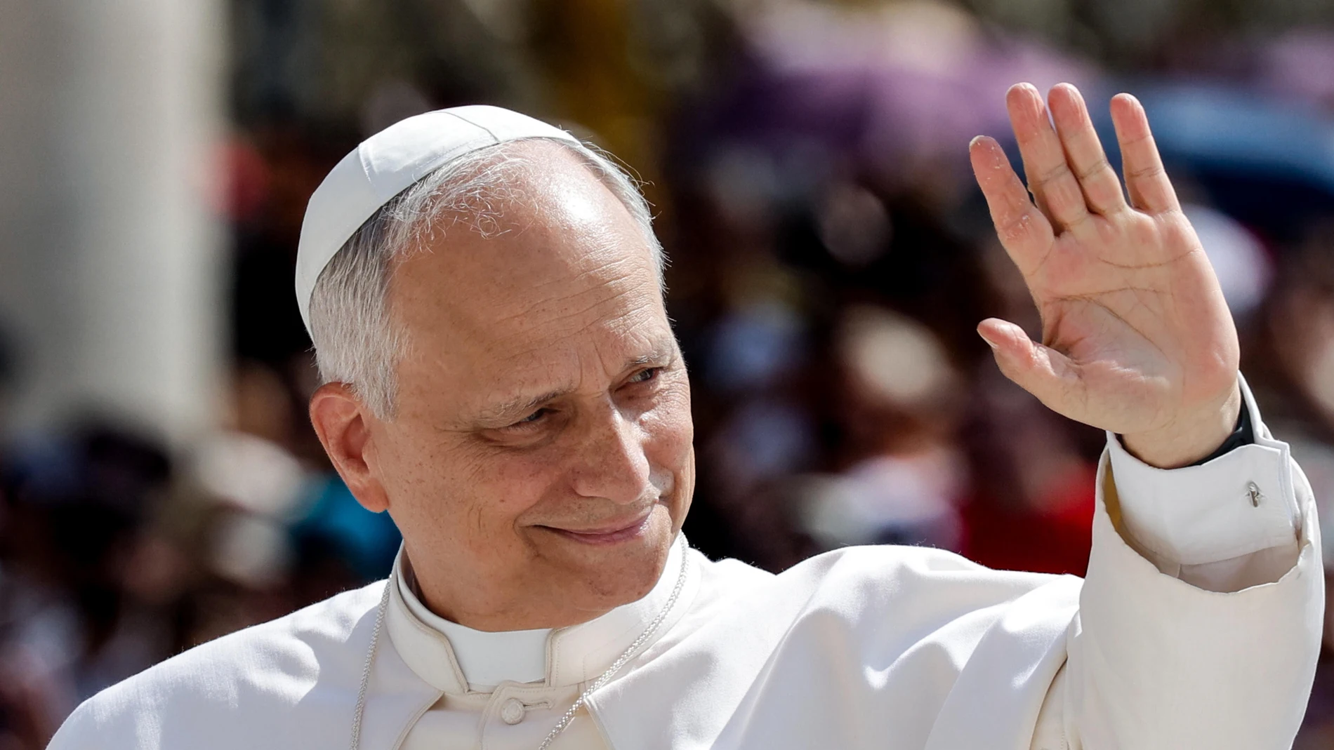 Vatican City (Vatican City State (Holy See)), 11/06/2025.- Pope Leo XIV waves during his weekly general audience in Saint Peter's Square, Vatican City, 11 June 2025. (Papa) EFE/EPA/GIUSEPPE LAMI