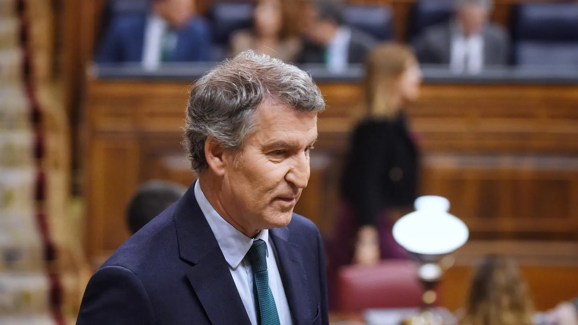Feijóo denuncia el "revelador silencio" de Sánchez sobre el fiscal general y Cerdán y el presidente le ataca con Mazón