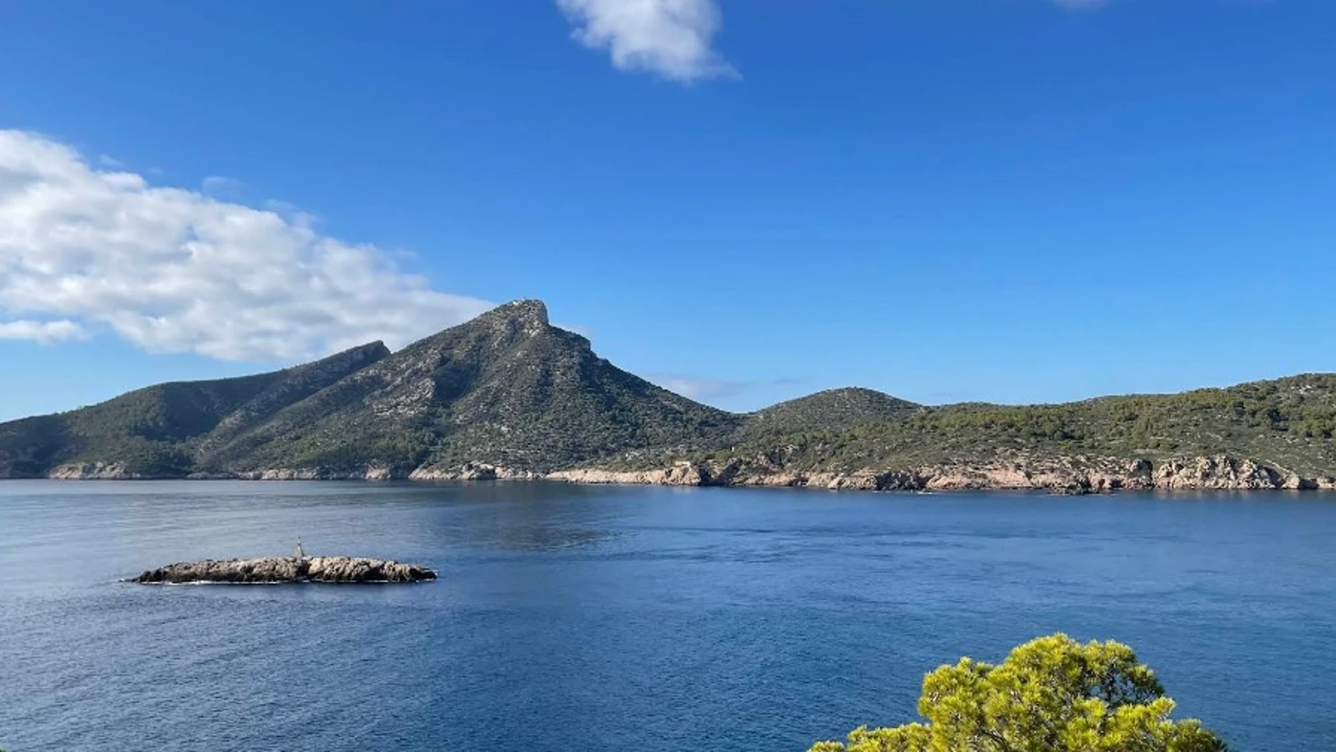 Buscan a una pareja desaparecida tras aparecer su embarcación a la deriva en aguas de Mallorca