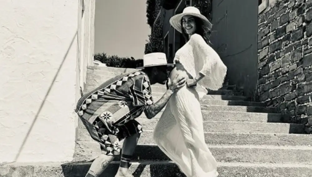 Dani Alves y Joana Sanz