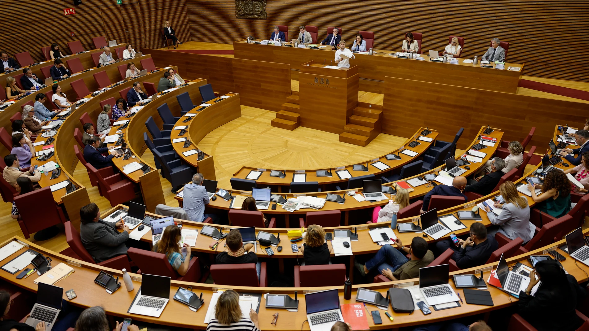 GRAFCVA8094. VALENCIA, 11/06/2025.- Vista general del pleno de Les Corts Valencianes que debate este miércoles la propuesta del PP de reclamar al Gobierno el FLA extraordinario para "contribuir a la recuperación económica y social de la Comunitat Valenciana". EFE/Ana Escobar
