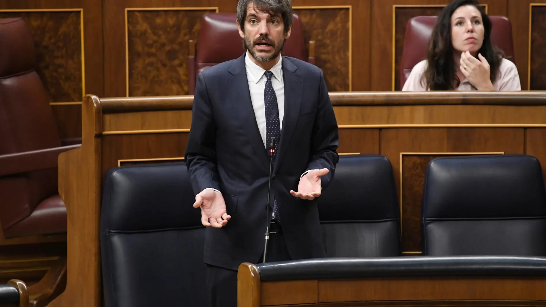 Urtasun traslada su respeto a la sentencia sobre Sijena y precisa a Junts que no controla Patrimonio Nacional