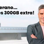 Ernesto Sevilla, cabeza visible de Lowi, en el cartel promocional del bono