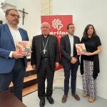 El director de Cáritas Diocesana de Sevilla, el arzobispo y el delegado episcopal de Cáritas, en la presentación de la Memoria 2024 de la entidad eclesiástica