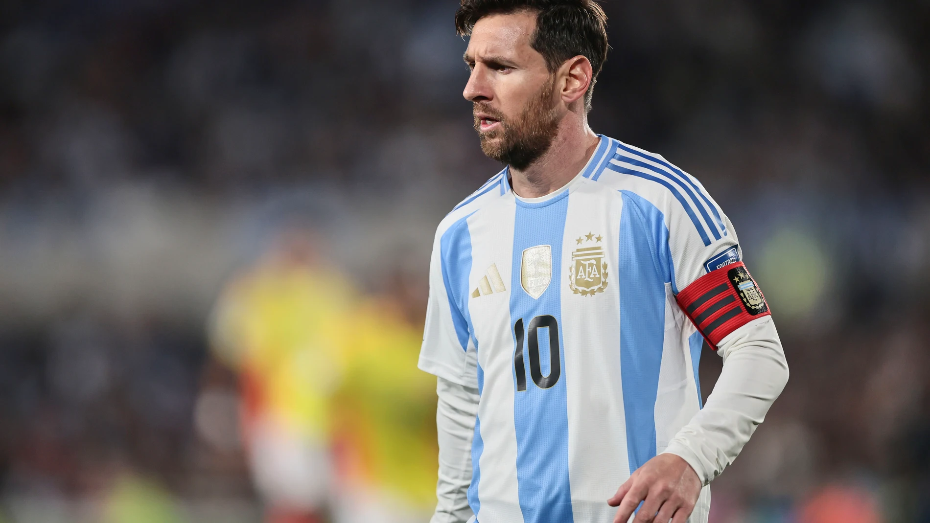 AME5085. BUENOS AIRES (ARGENTINA), 10/06/2025.- Lionel Messi de Argentina reacciona este martes, durante un partido por las eliminatorias sudamericanas para el Mundial 2026 entre las selecciones de Argentina y Colombia en el estadio Monumental en Buenos Aires (Argentina). EFE/ Adan González