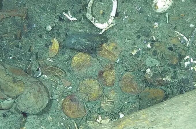 No solo se encontraron monedas, también otros artefactos que permiten recrear la vida a bordo.