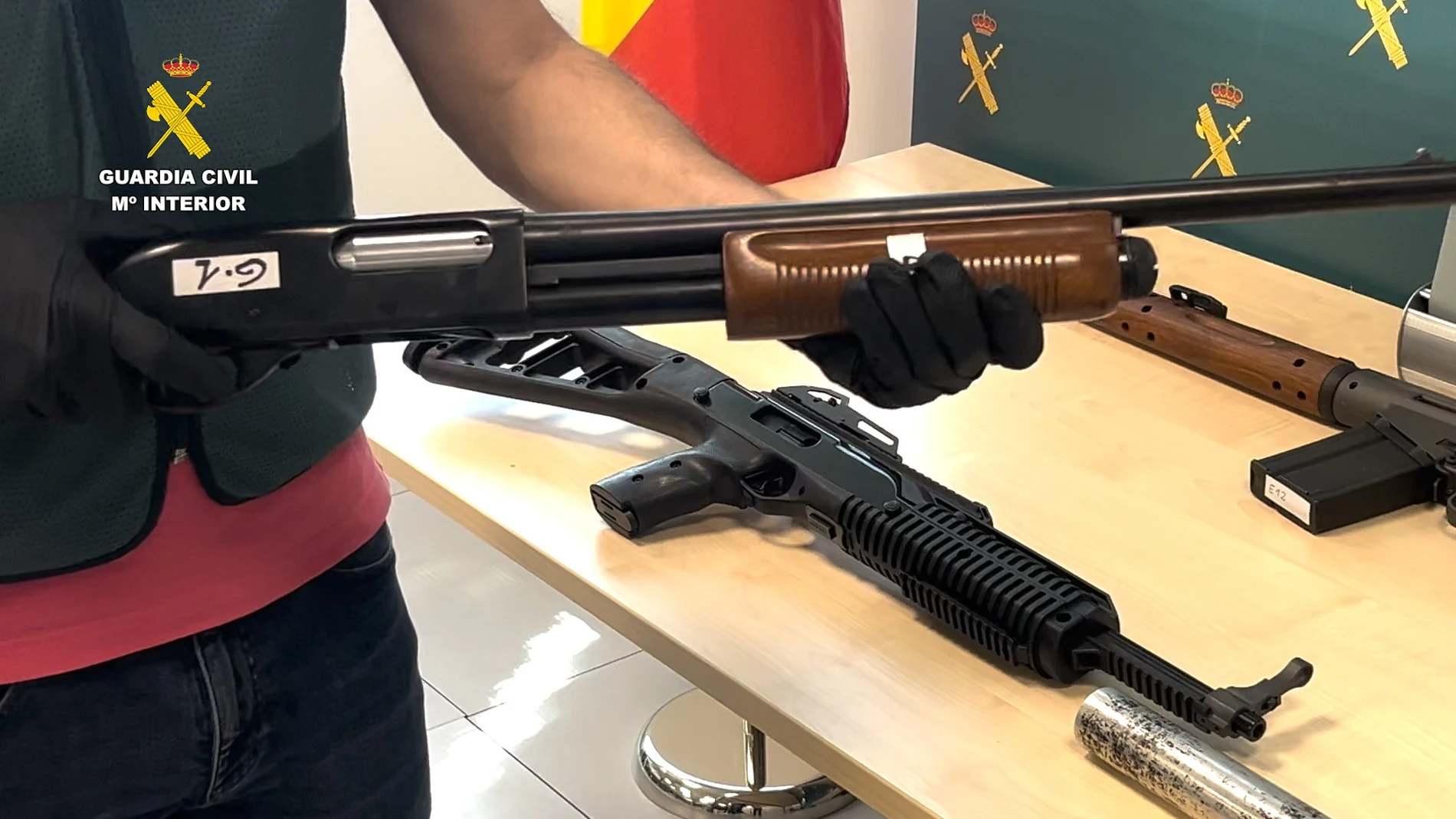 Desmantelada una organización criminal que suministraba armas de fuego a narcos