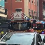 Camión de bomberos desplazado al lugar del incendio en la calle Salmerón de Valladolid