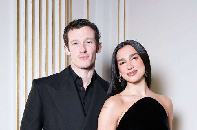 Dua Lipa y Callum Turner 