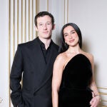 Dua Lipa y Callum Turner 