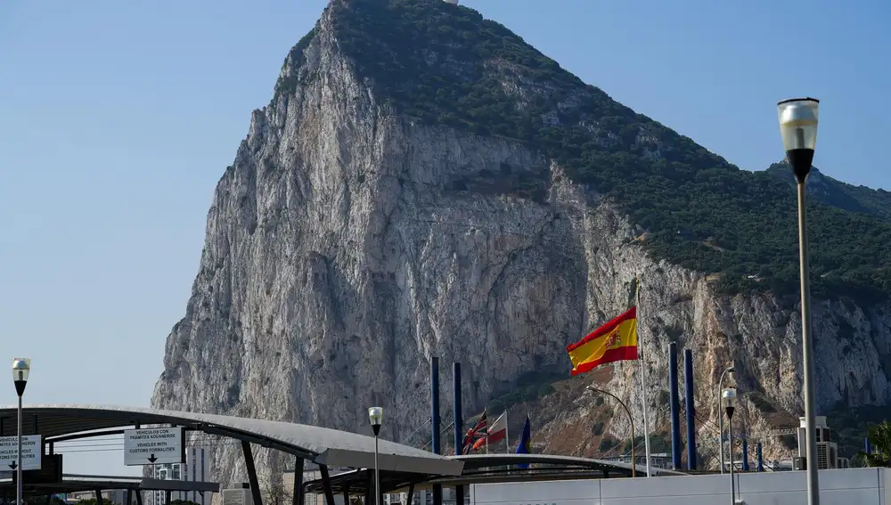 La Línea (Cádiz) celebra el acuerdo con Gibraltar con moderada alegría hasta conocer "la letra pequeña" del tratado