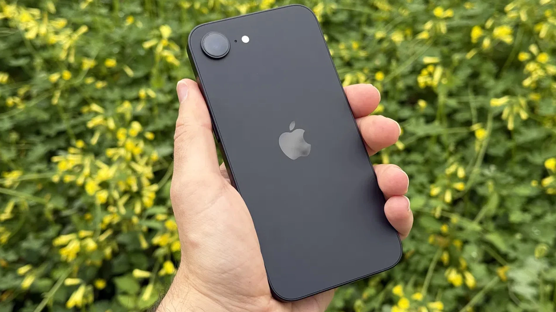 iPhone 16e