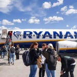 Viajar con Ryanair sin pagar maleta es posible con esta mochila que cumple medidas y aguanta todo