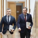 El portavoz de la Junta, Carlos Fernández Carriedo, y el director de Comunicación, Julio López, antes de explicar los acuerdos del Consejo