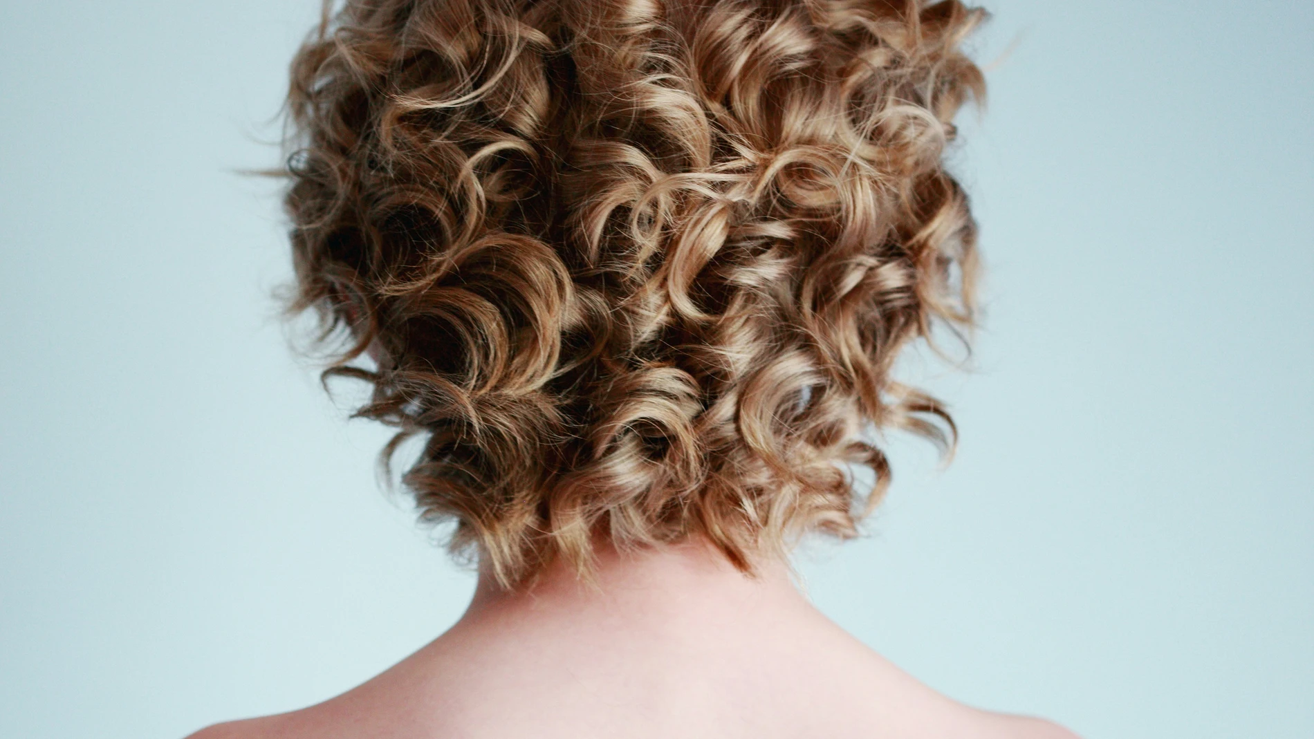 Los 3 mejores champús del mercado para cabello rizado que no resecan el cabello