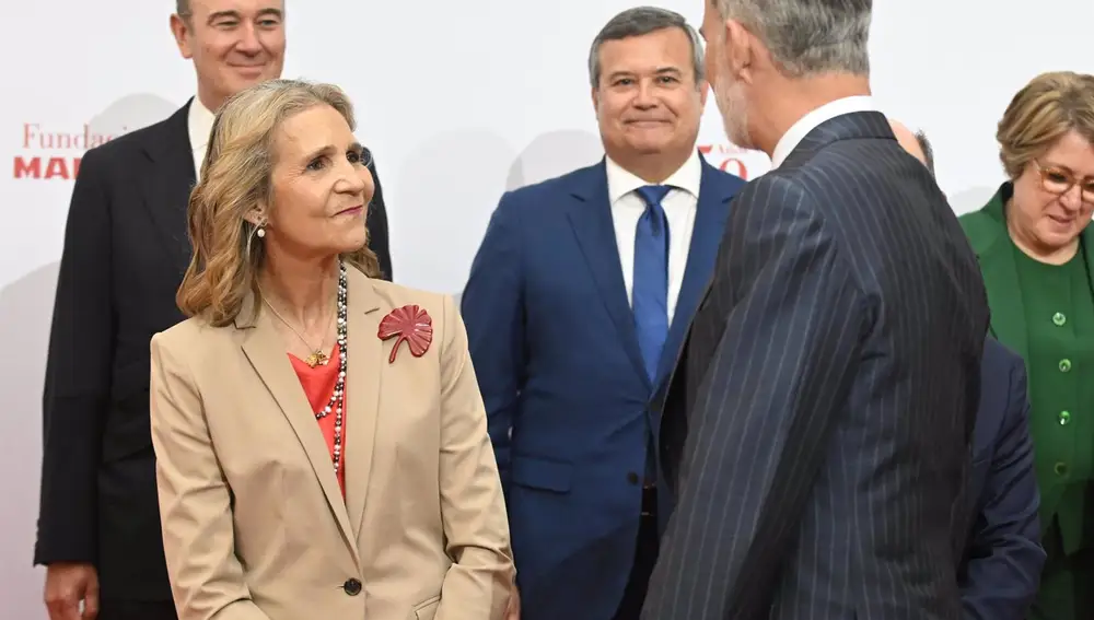 El Rey Felipe y la infanta Elena, derroche de complicidad y sonrisas en su reencuentro público