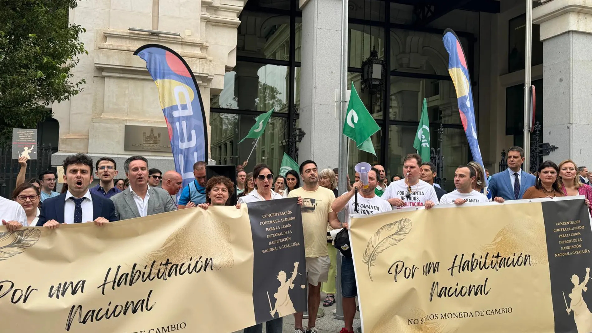 Secretarios, tesoreros interventores municipales, toman las calles para rechazar la cesión "inconstitucional" de sus atribuciones desde el Estado a Cataluña
