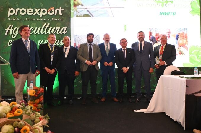 López Miras con la directiva de Proexport