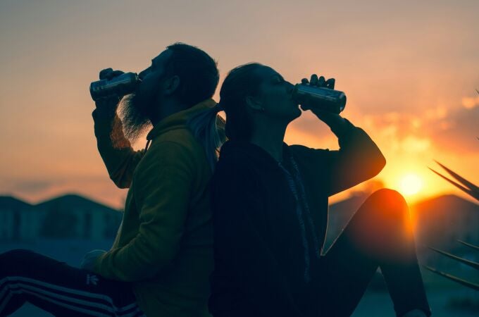 Las bebidas que pueden dañar tu salud mental, según un psiquiatra: "No se les está dando la suficiente relevancia"