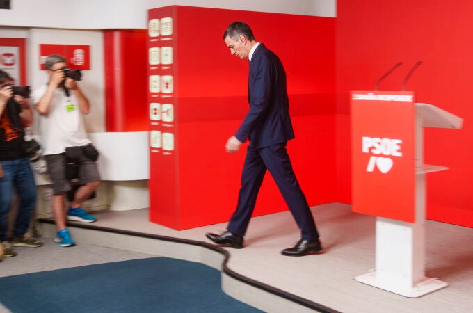 Pedro Sánchez en la sede de Ferraz . David Jar