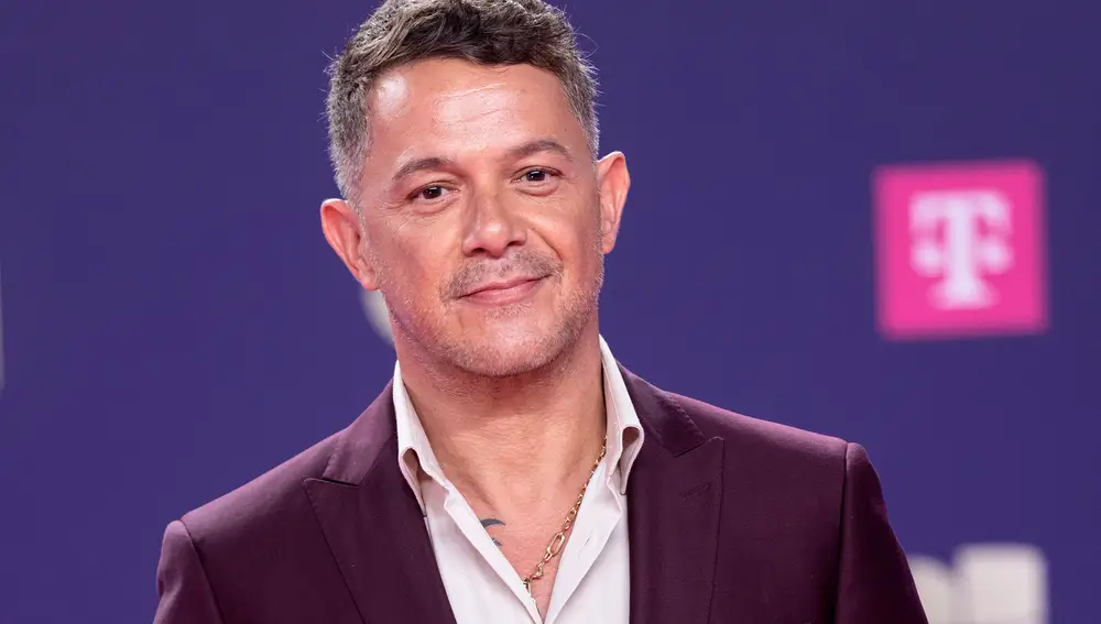Spanish singer Alejandro Sanz poses on the red carpet for the Premio Lo Nuestro 2025 awards held in Miami, Florida
